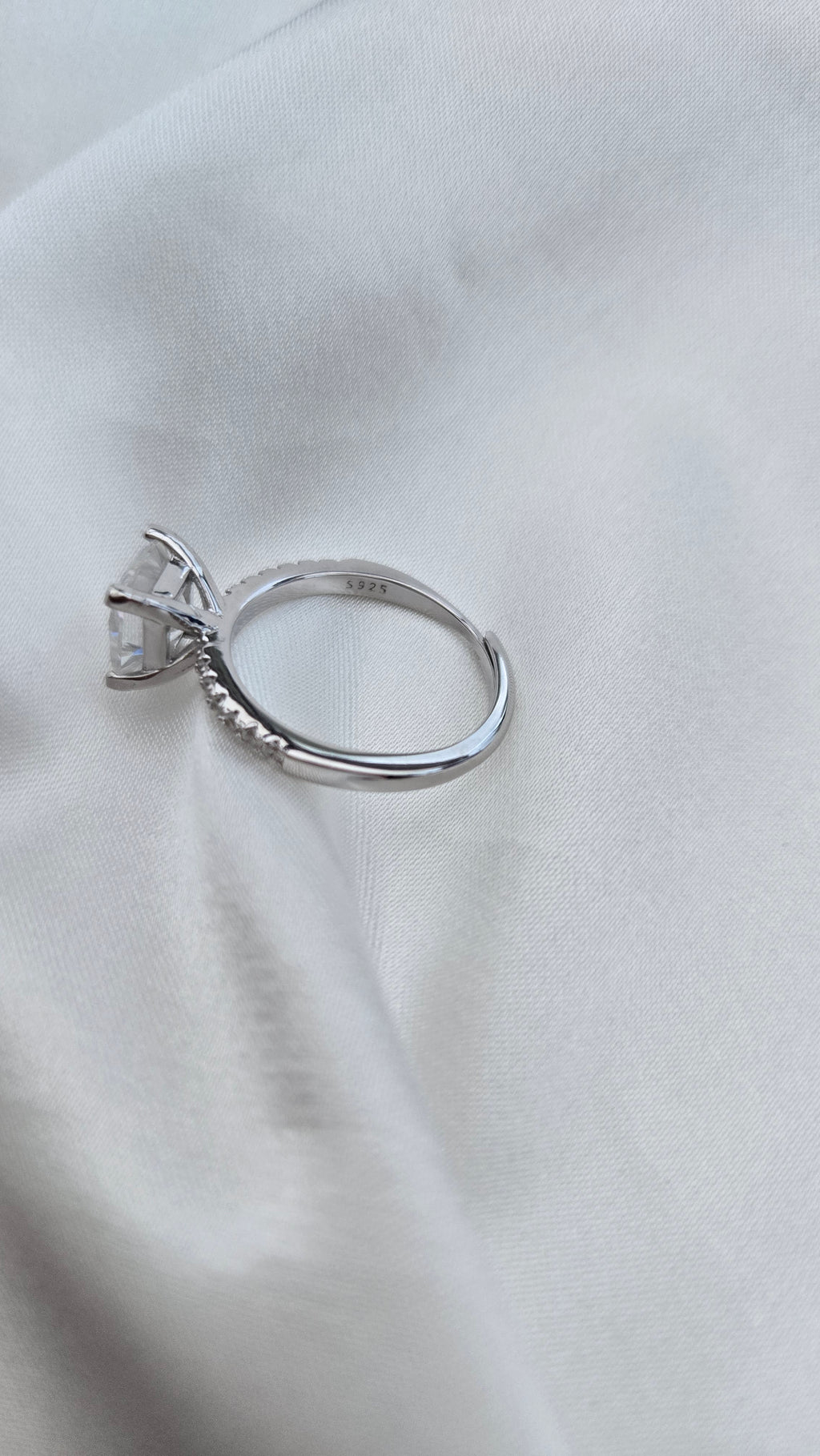 Bague solitaire Duchesse (T.réglable ≤54-55)