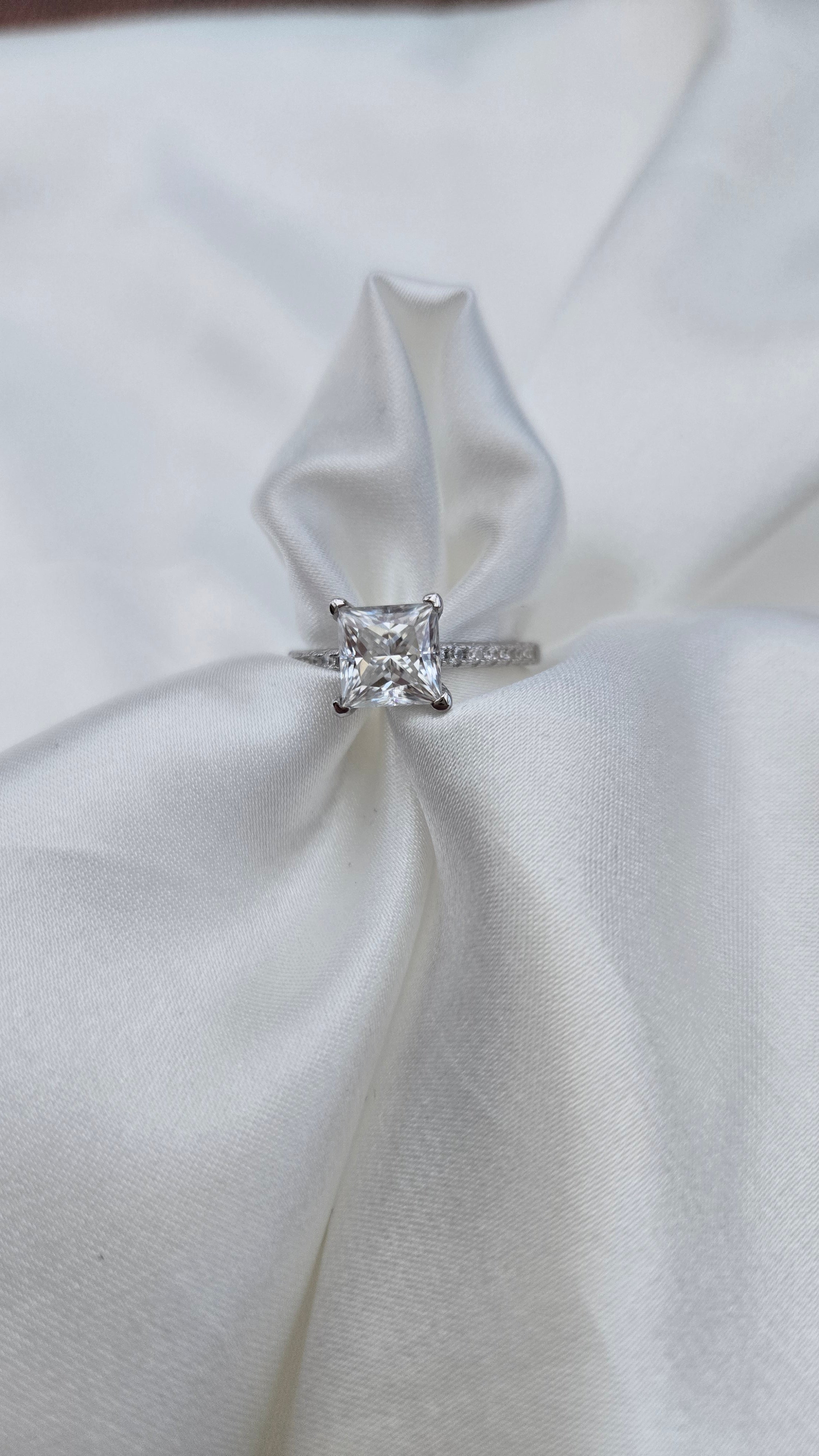 Bague solitaire Duchesse (T.réglable ≤54-55)